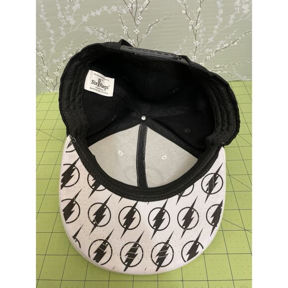 DC Comics The Flash Black White Hat Baseball Cap Snapback Six Flags 2017 - Picture 8 of 11